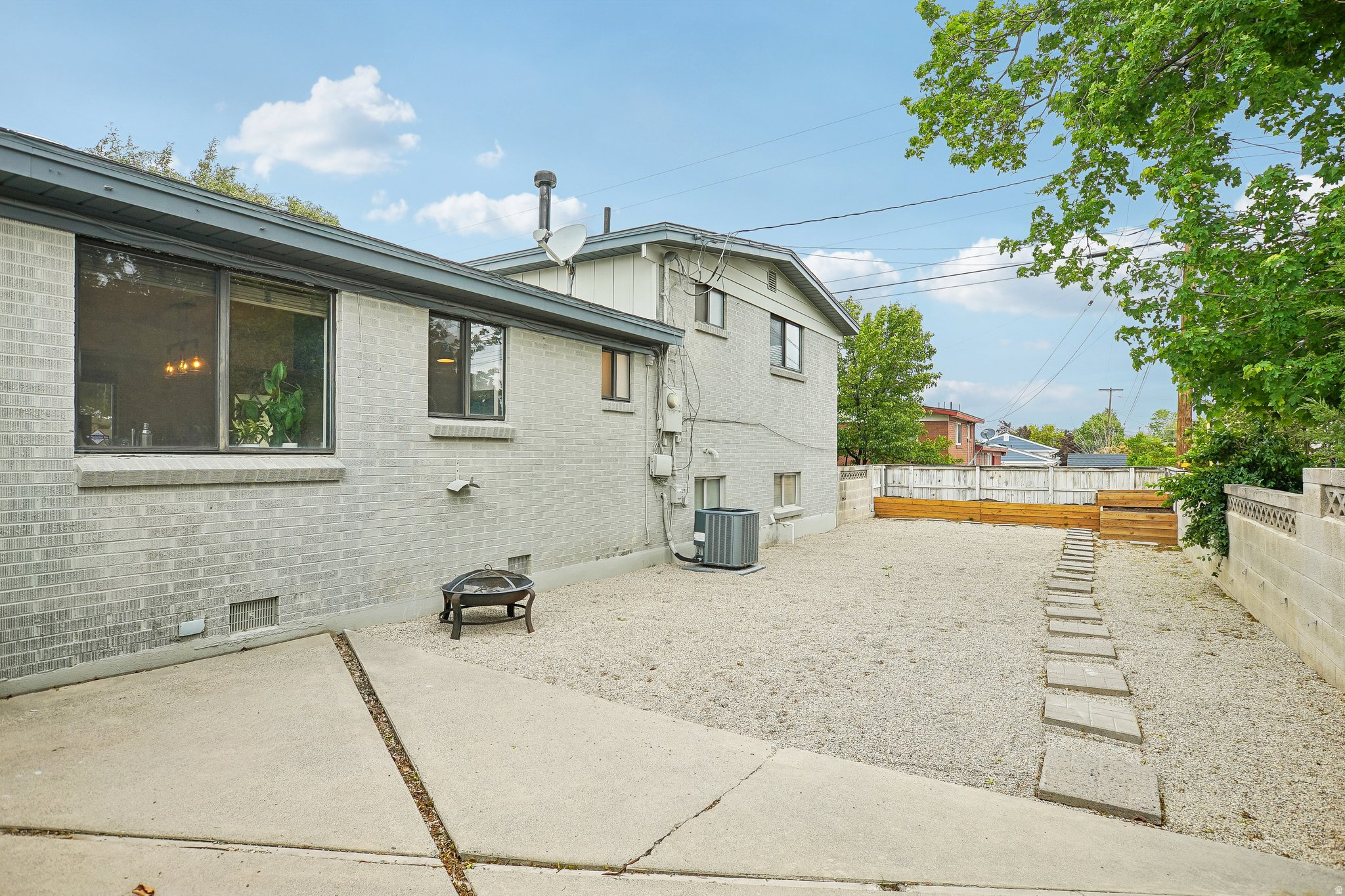 GOLDEN ACRES - Residential