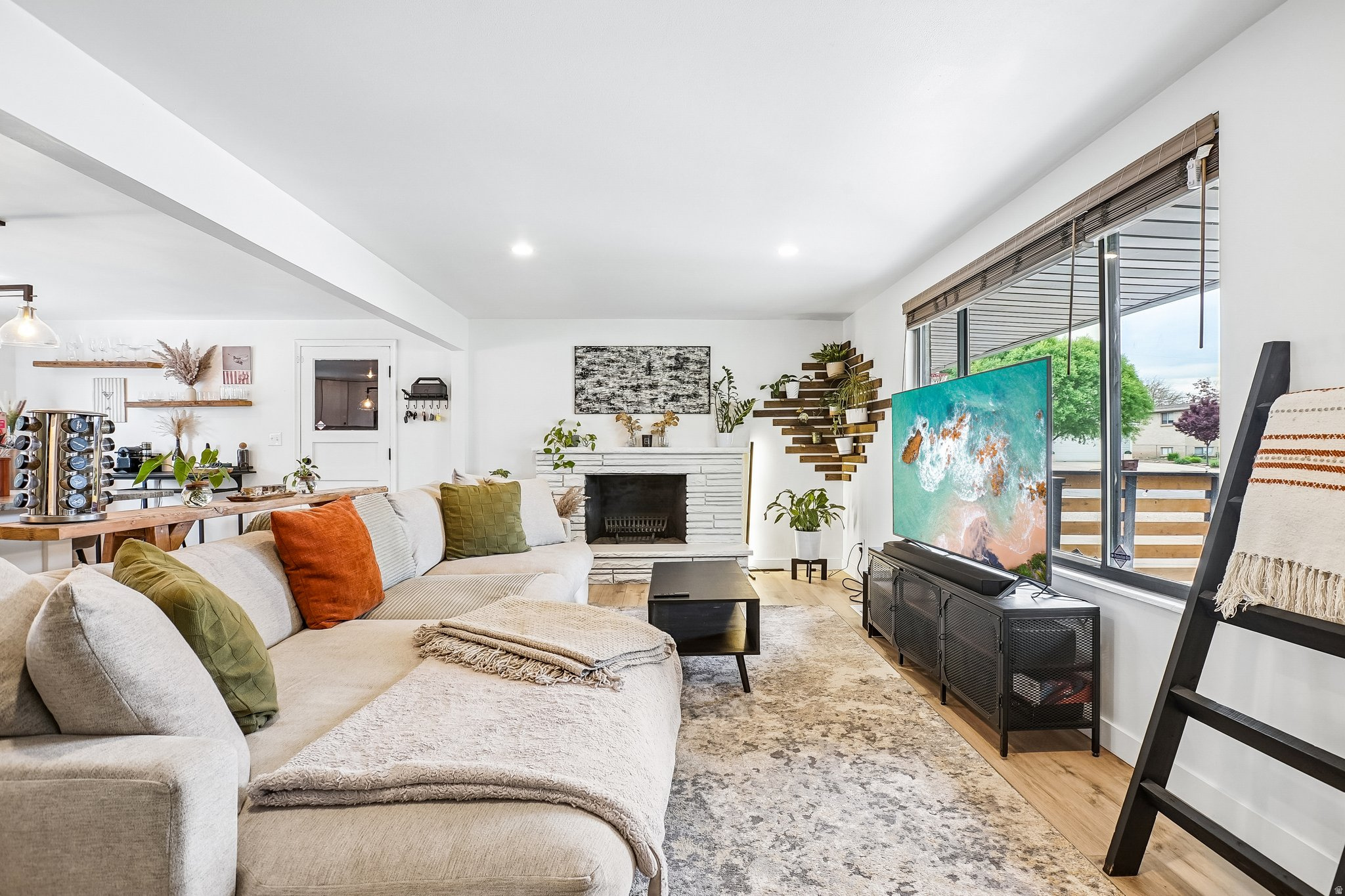 GOLDEN ACRES - Residential
