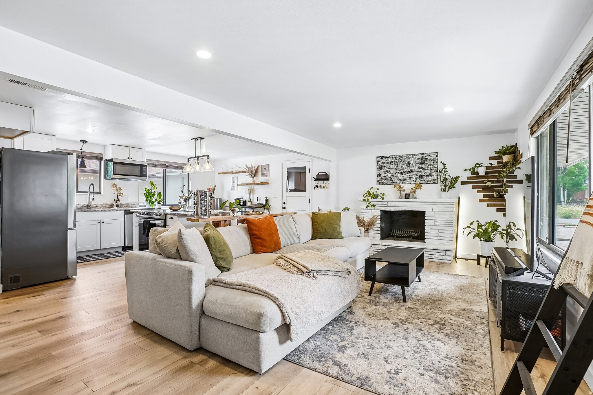 GOLDEN ACRES - Residential