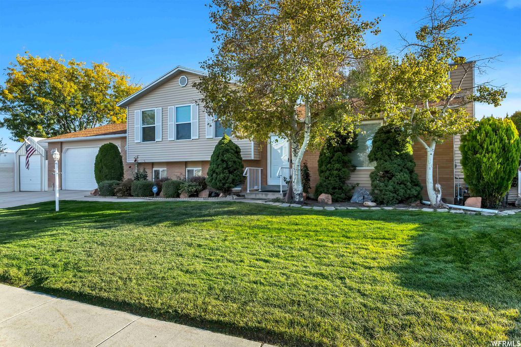 Photo of 4333 W GLEN HILL CIR S, West Valley City, UT 84120 (MLS # 2135823)