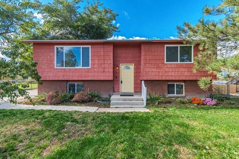 Photo of 360 BELAIRE CIR, Grantsville, UT 84029 (MLS # 2128758)