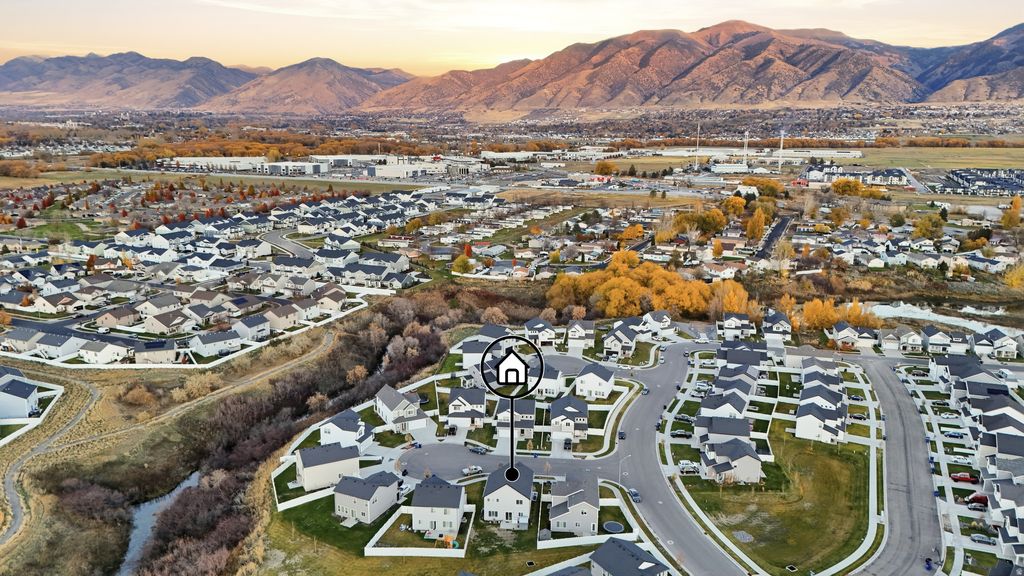 Photo of 2011 WREN CIR, Logan, UT 84321 (MLS # 2122083)