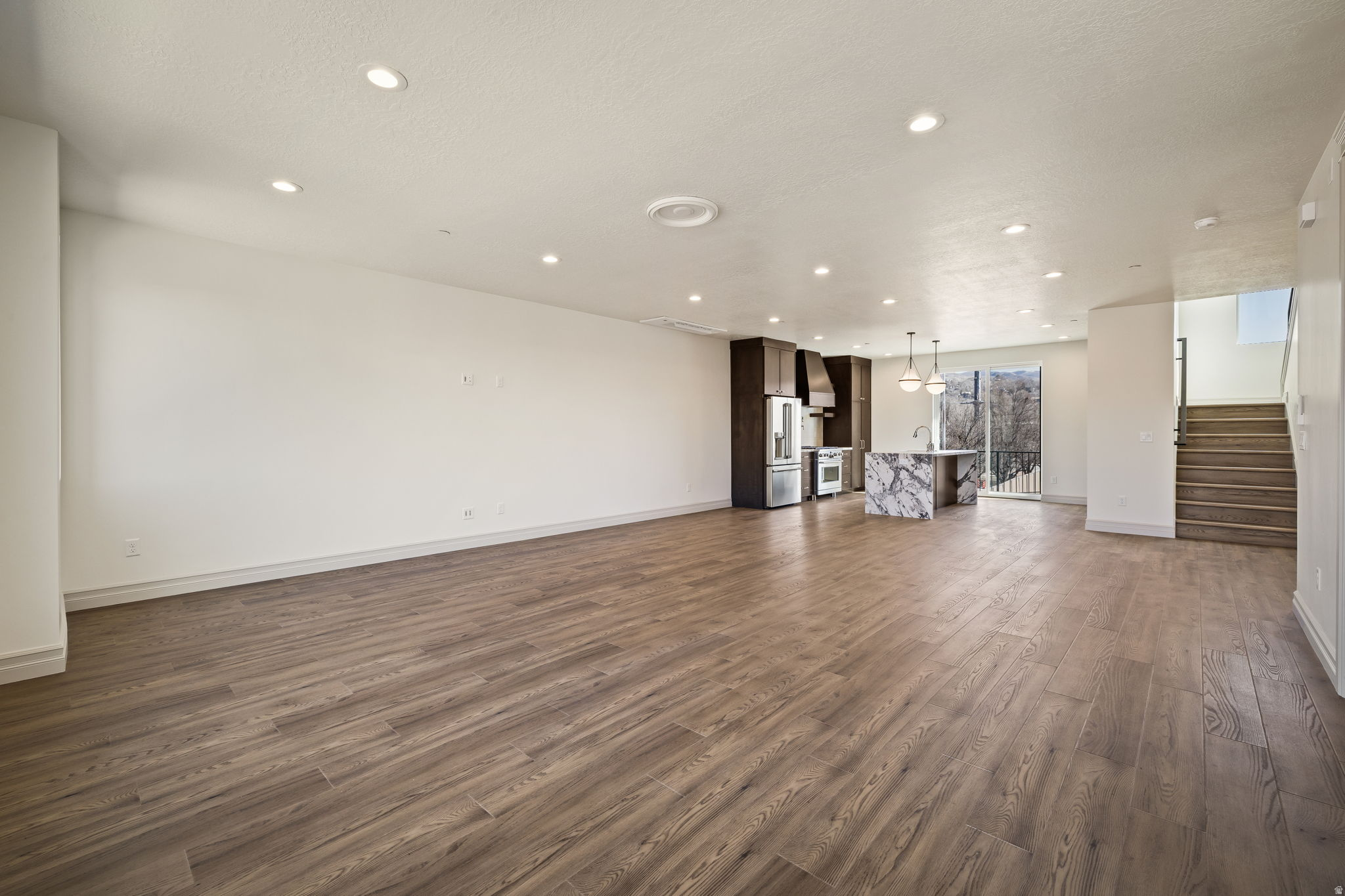 THE IRIS - Residential