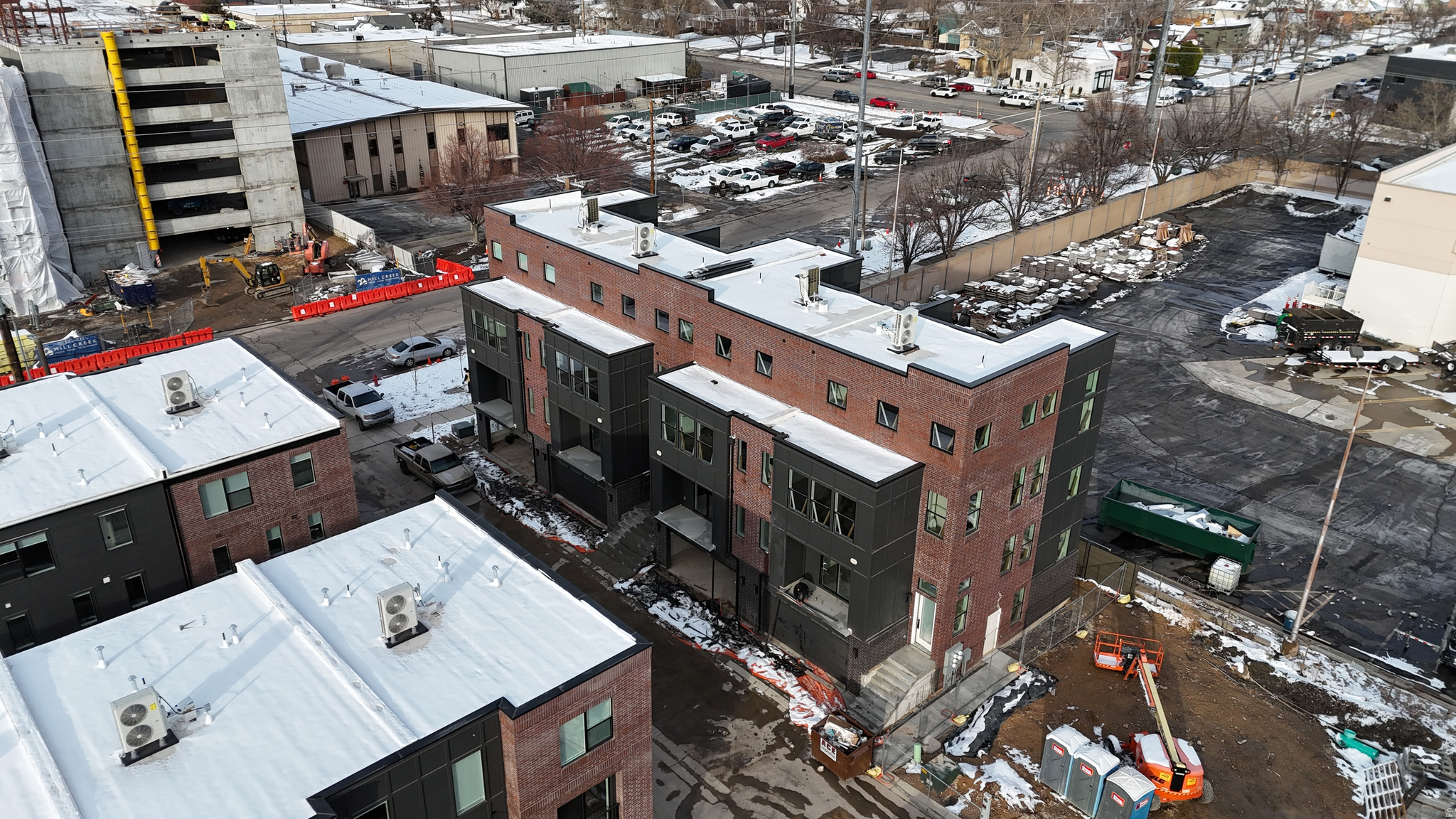 THE IRIS - Residential