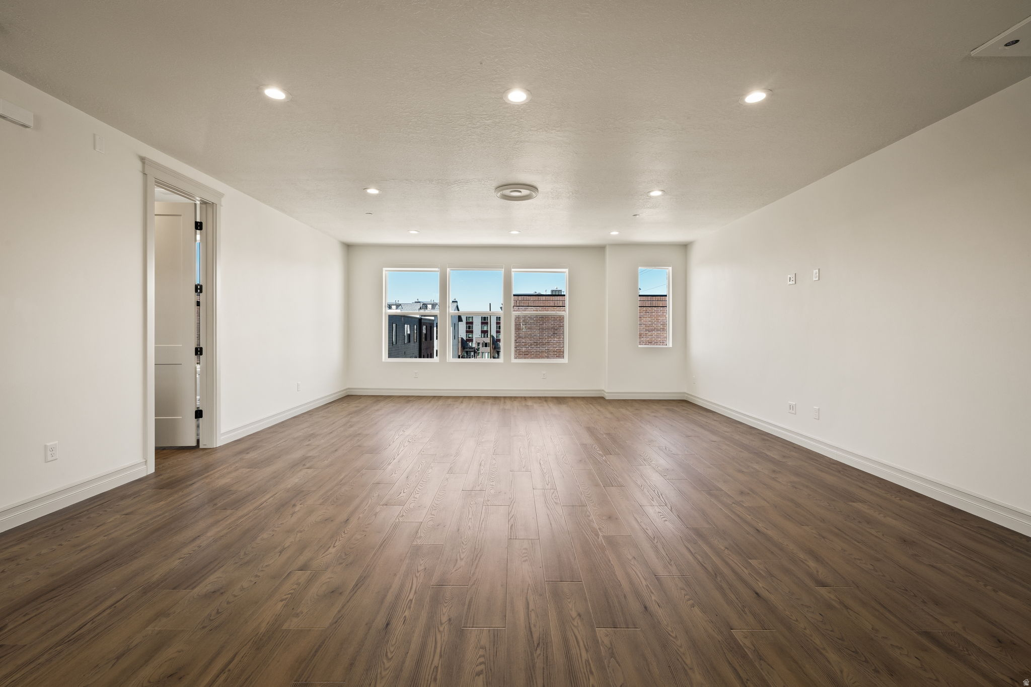 THE IRIS - Residential