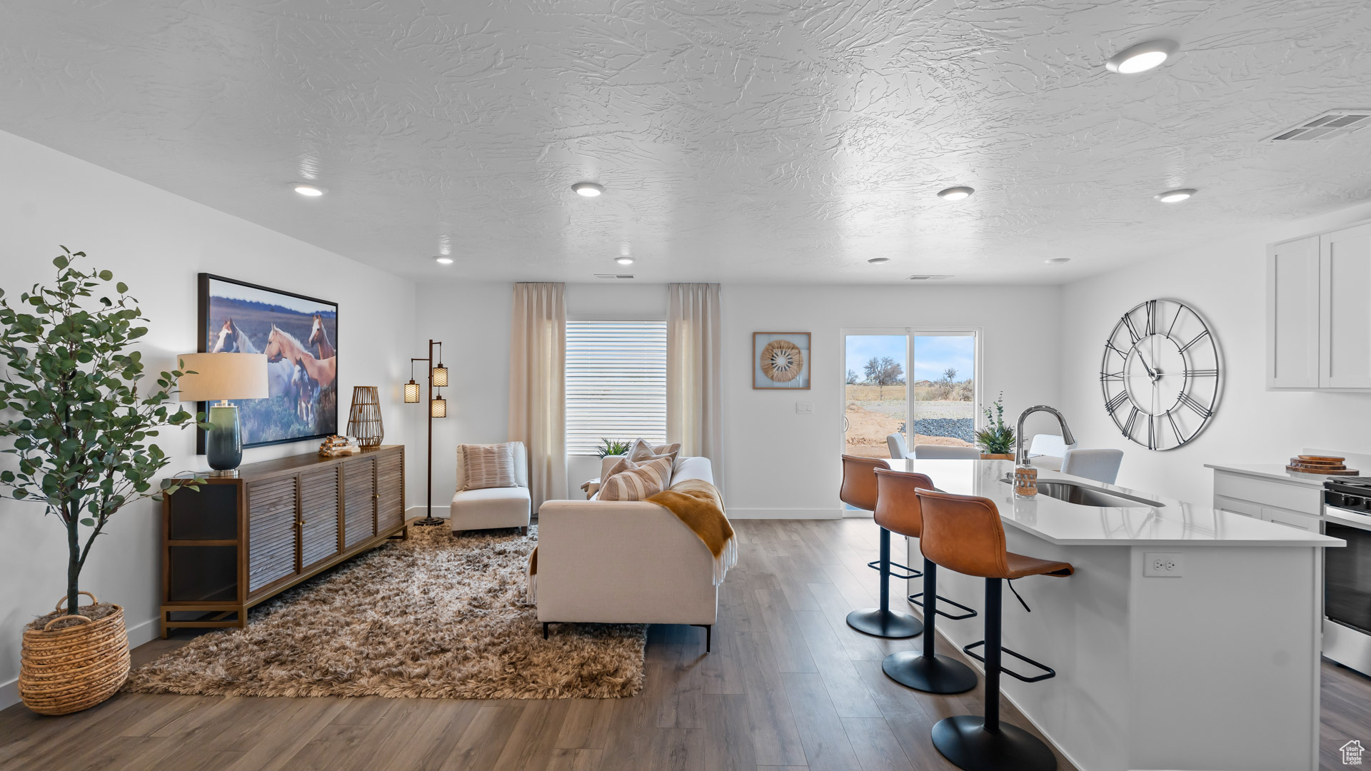POINTE WEST - Residential Income