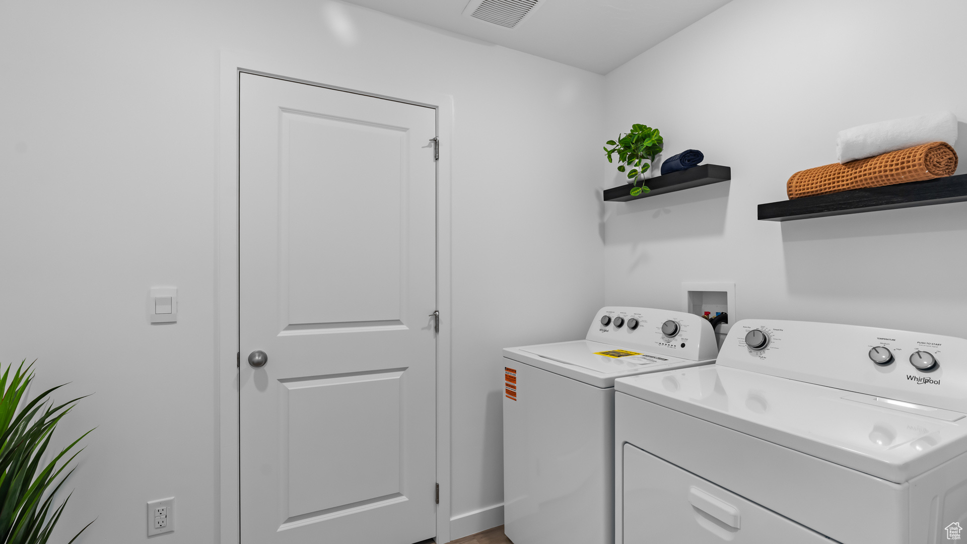 POINTE WEST - Residential Income