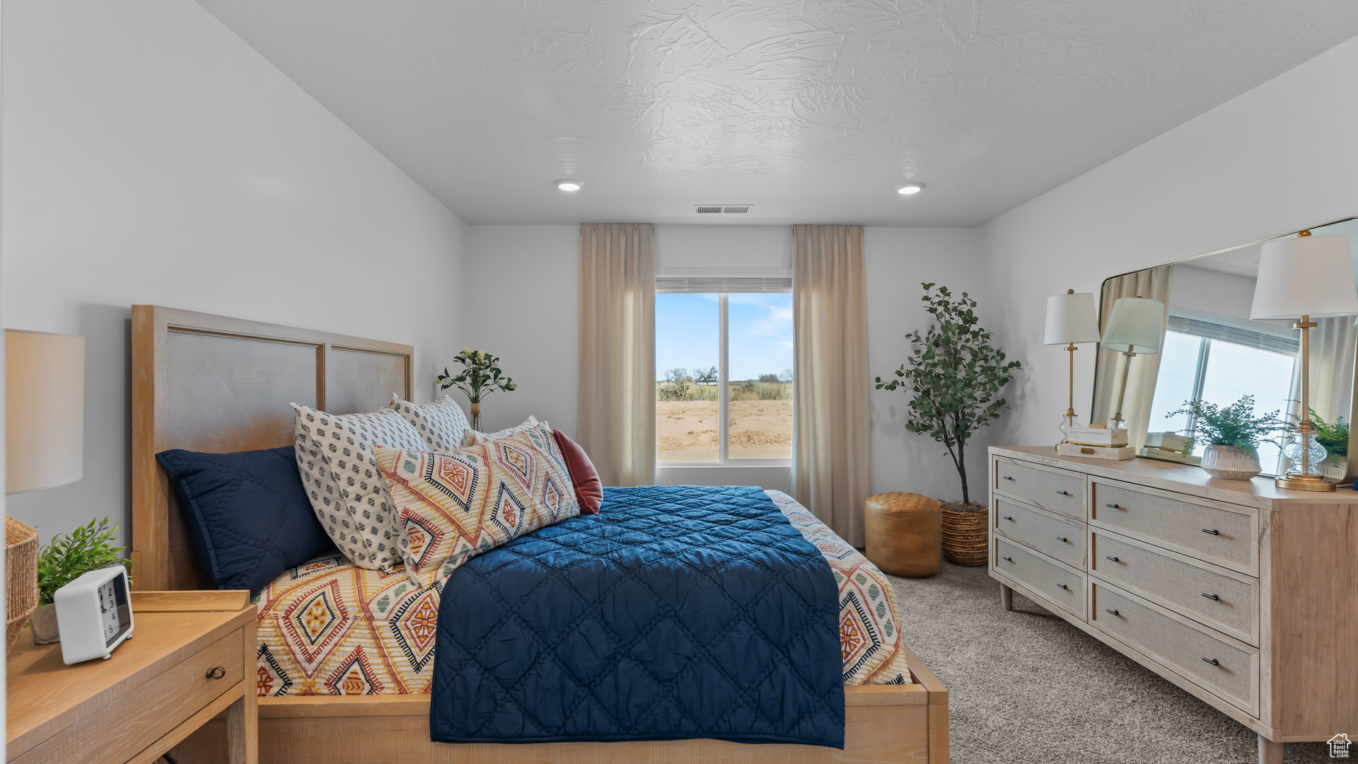 POINTE WEST - Residential Income