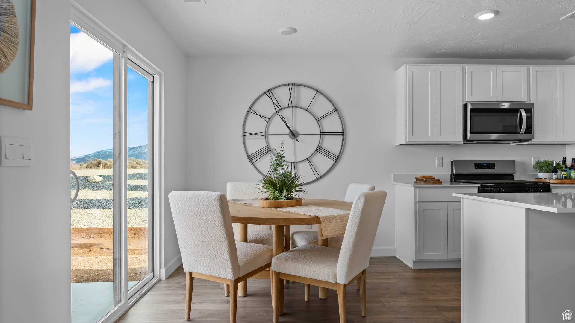 POINTE WEST - Residential Income