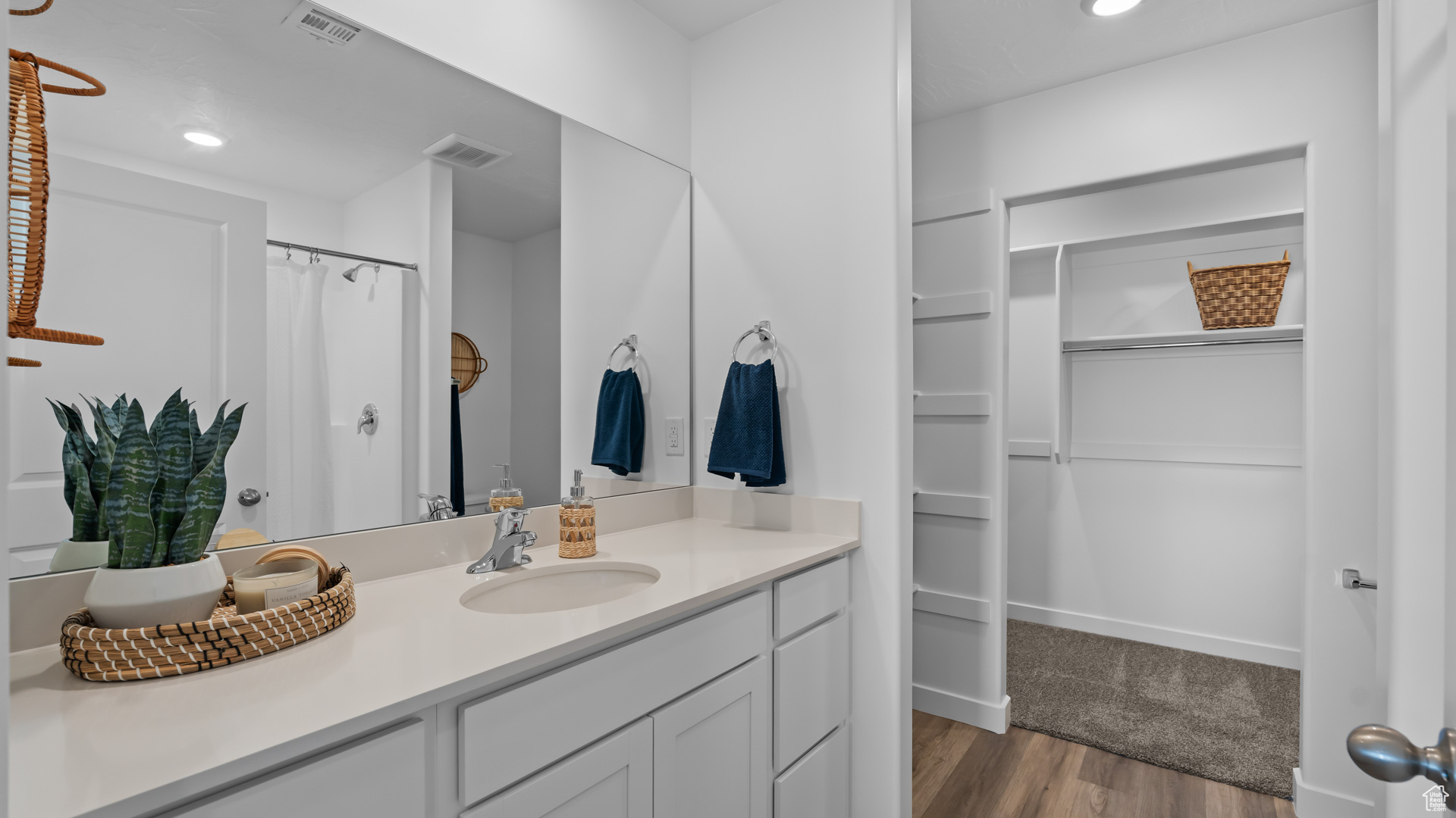 POINTE WEST - Residential Income