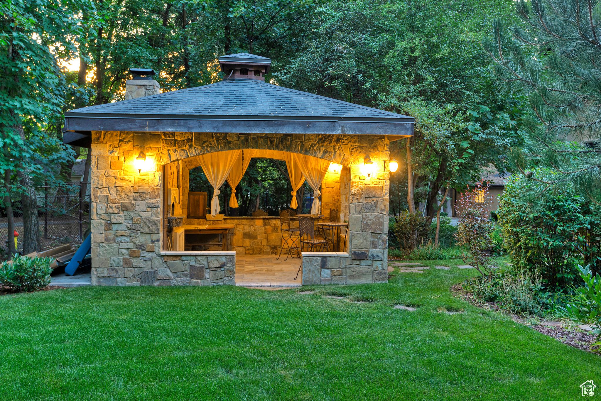 Holladay, Utah 84117, United States, 7 Bedrooms Bedrooms, ,7 BathroomsBathrooms,Residential,Active,89672