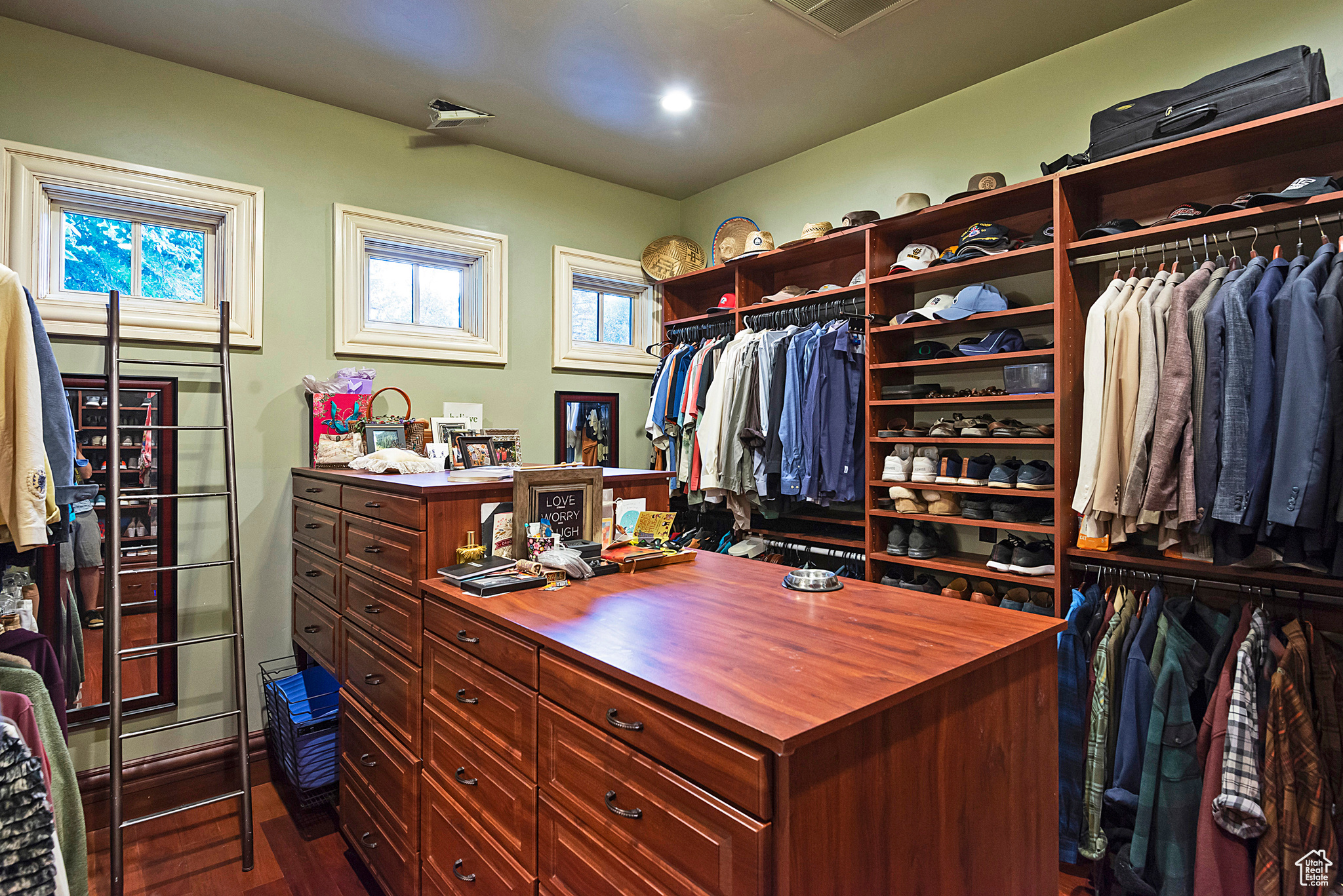 Holladay, Utah 84117, United States, 7 Bedrooms Bedrooms, ,7 BathroomsBathrooms,Residential,Active,89672