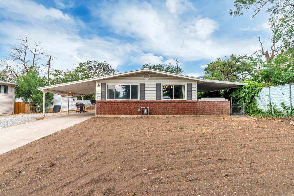Photo of 512 N 100 E, Tooele, UT 84074 (MLS # 2173294)
