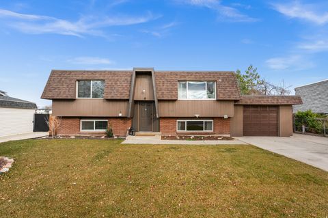 Photo of 959 E VIOLET DR, Sandy, UT 84094 (MLS # 2126477)