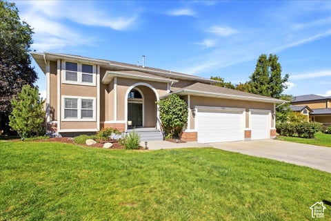 Photo of 7262 S TOWNCREST DR, Cottonwood Heights, UT 84121 (MLS # 2185759)