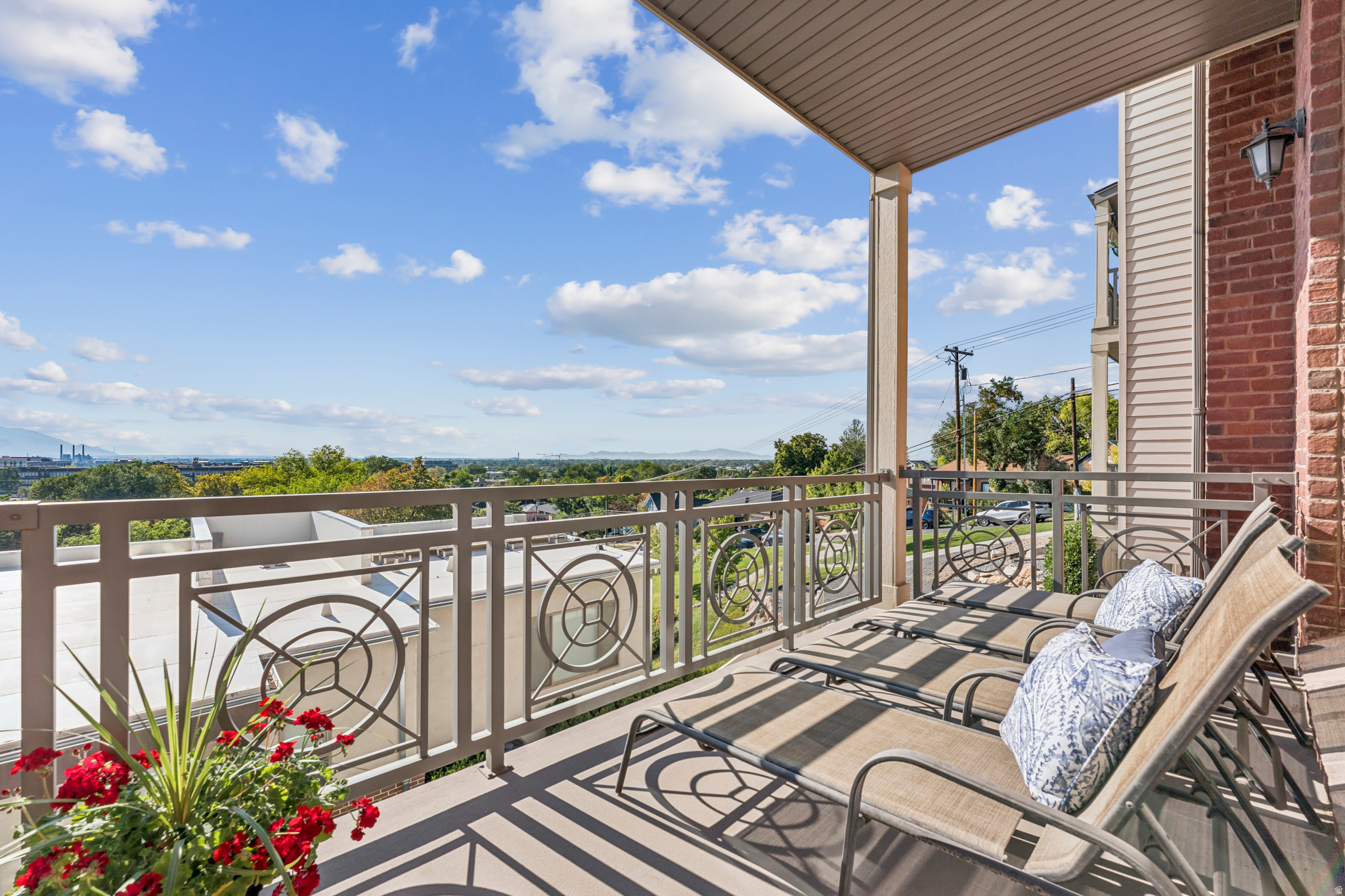 ALMOND STREET - Residential