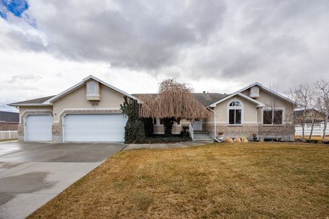 Photo of 13933 S WHITE TAIL CV, Bluffdale, UT 84065 (MLS # 2137961)