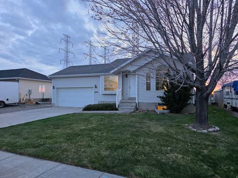 Tiny photo for 2023 N 1615 W, Clinton, UT 84015 (MLS # 2147042)