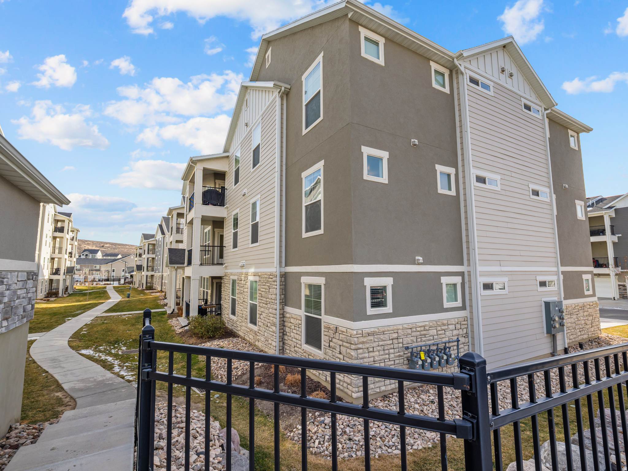 QUAILHILL - Residential