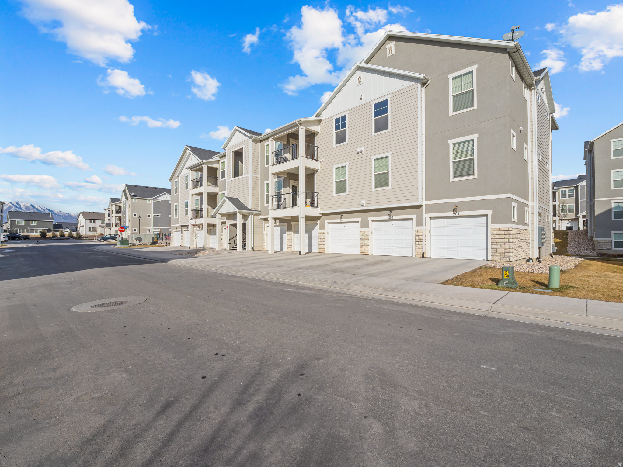 QUAILHILL - Residential