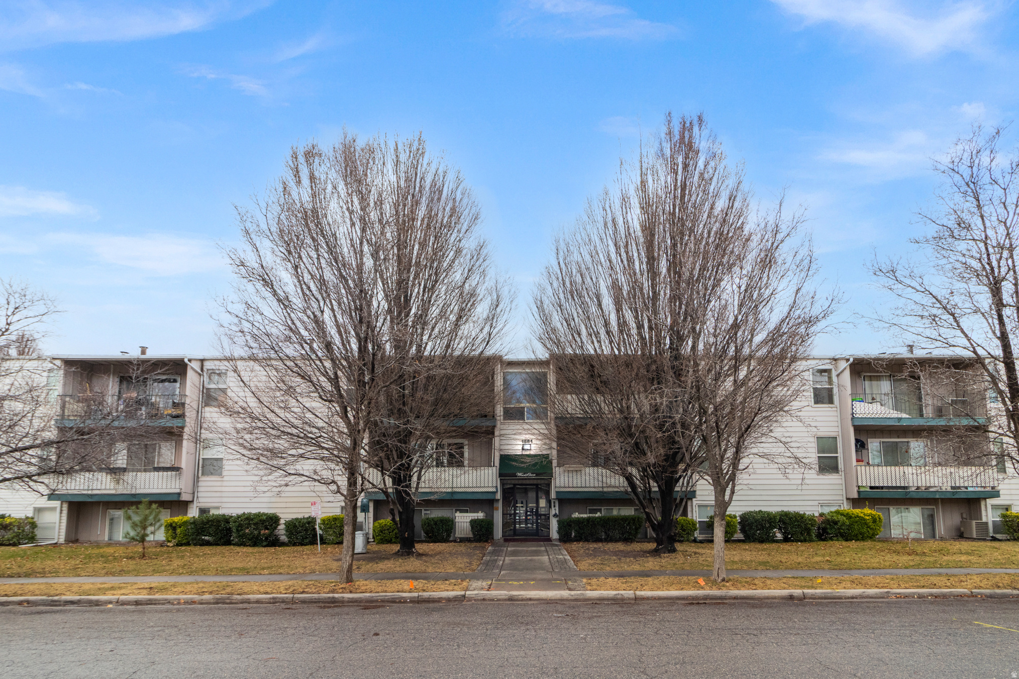 WOOD CREST CONDOMINIUM PHASE 1 - Residential