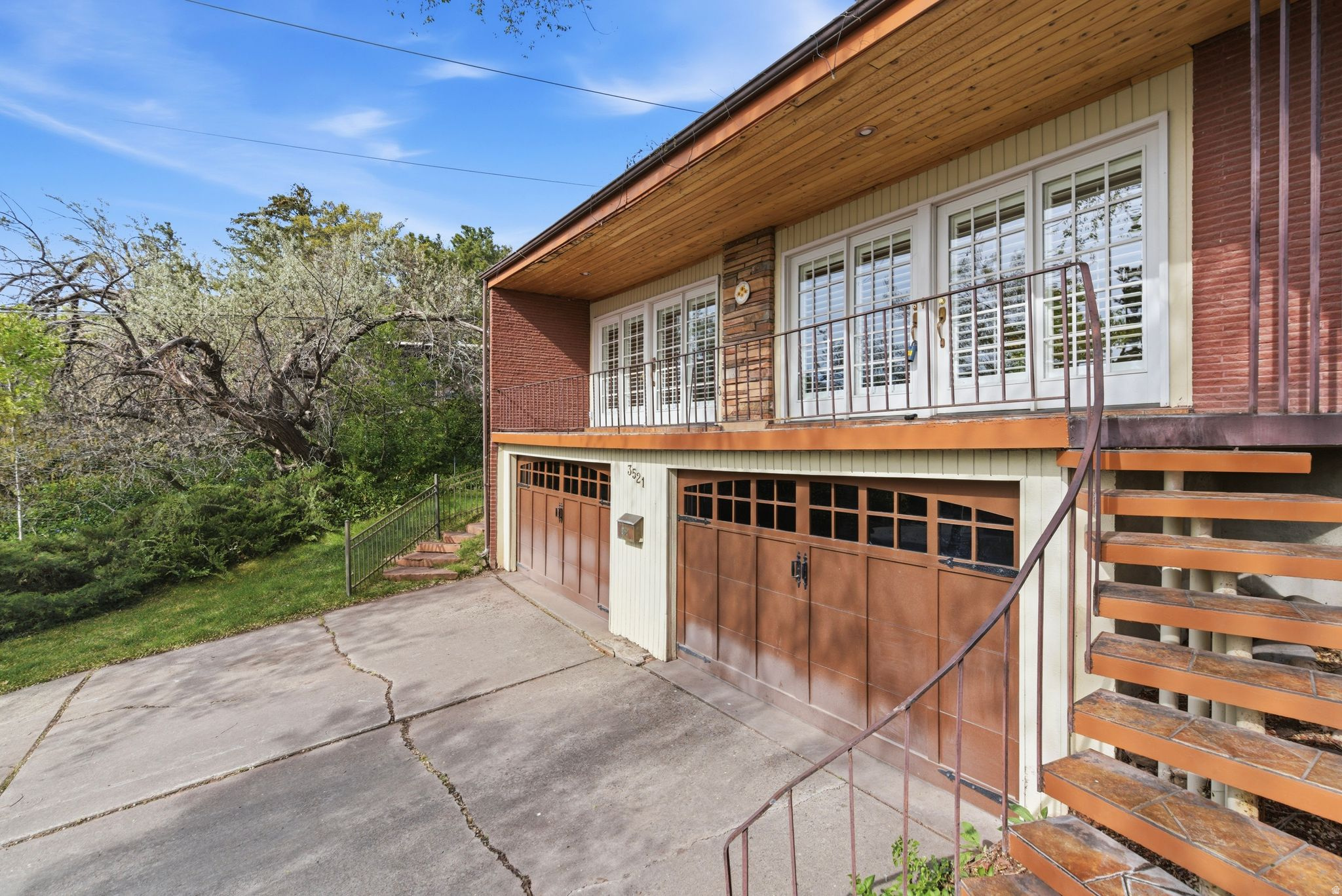 CREST VIEW MANOR - Residential
