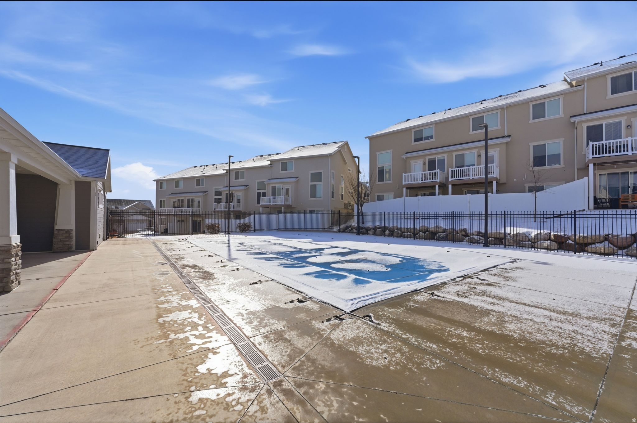 SHADOW RUN - Residential