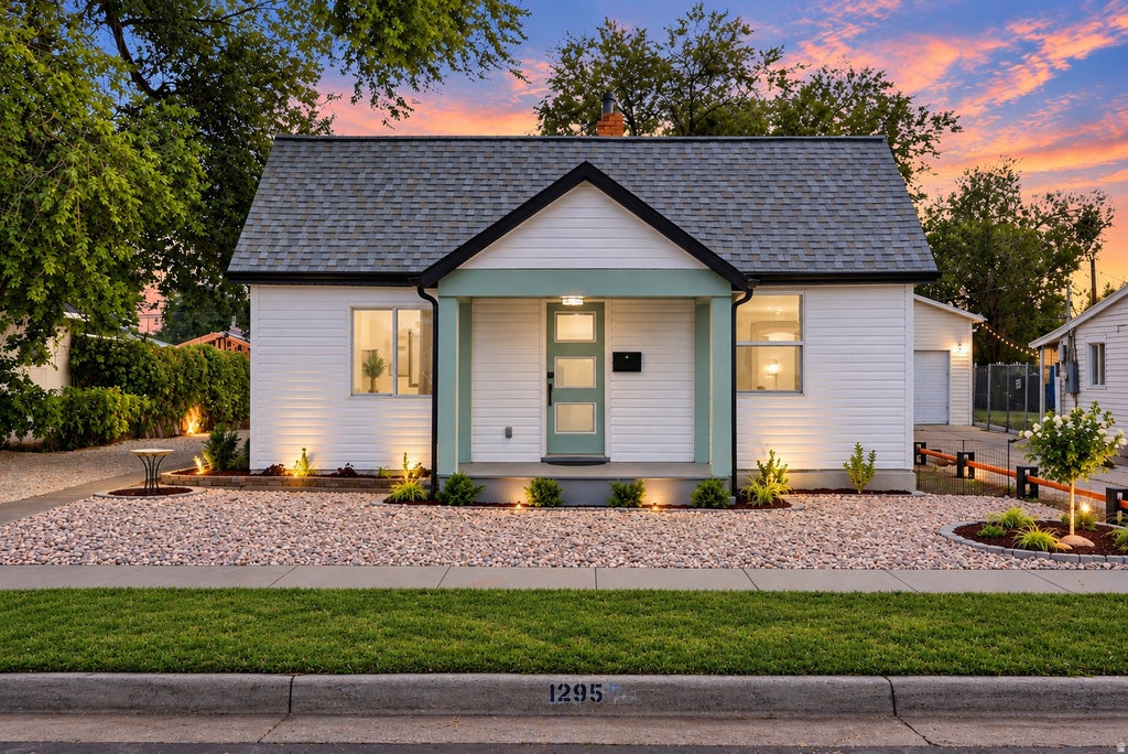 Photo of 1385 W PACIFIC AVE, Salt Lake City, UT 84104 (MLS # 2174062)
