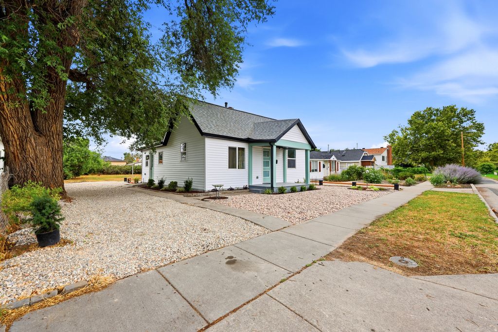 Photo of 1385 W PACIFIC AVE, Salt Lake City, UT 84104 (MLS # 2174062)