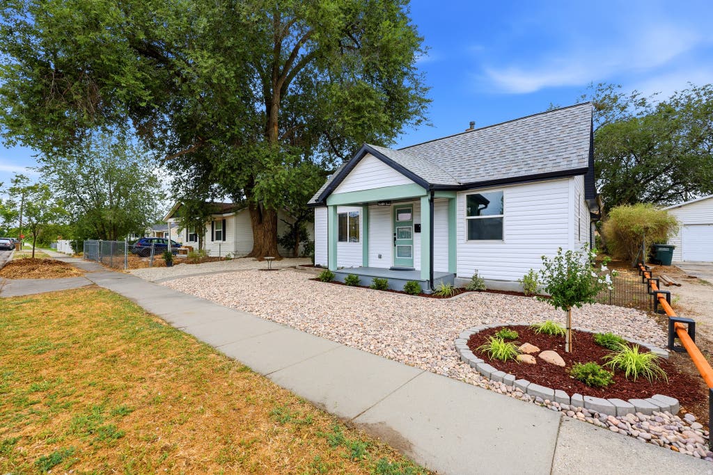 Photo of 1385 W PACIFIC AVE, Salt Lake City, UT 84104 (MLS # 2174062)