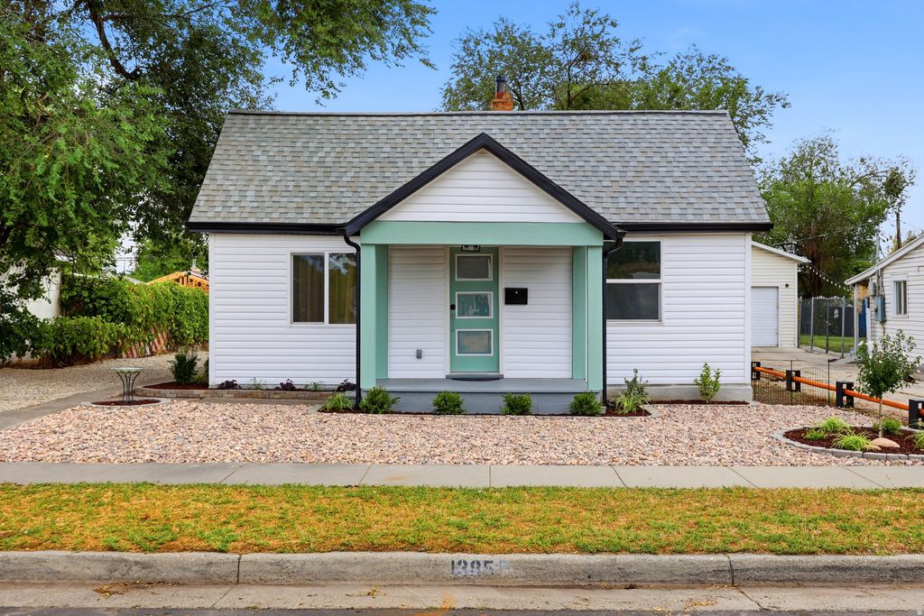 Photo of 1385 W PACIFIC AVE, Salt Lake City, UT 84104 (MLS # 2174062)