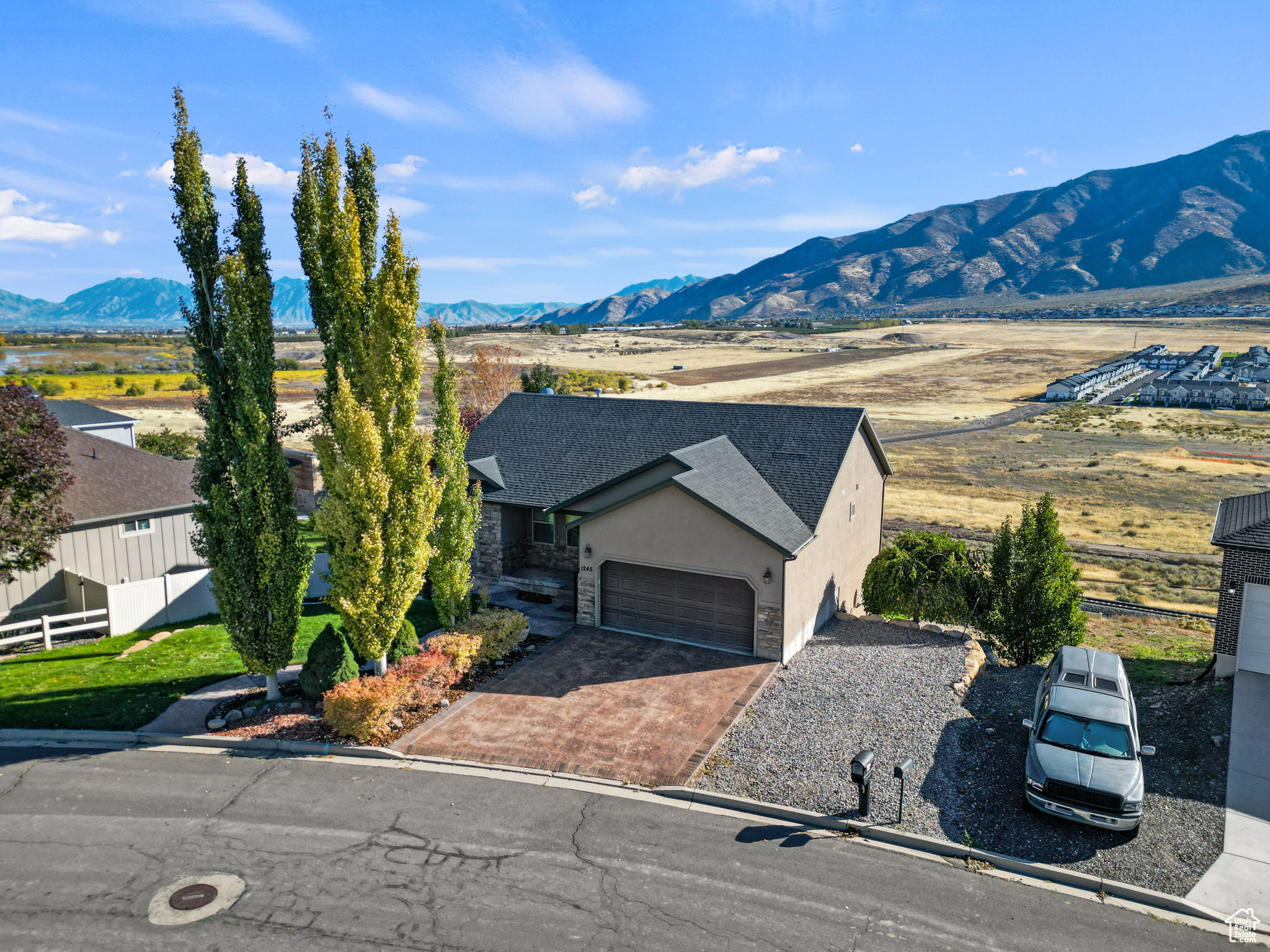 SUMMIT RIDGE - Residential