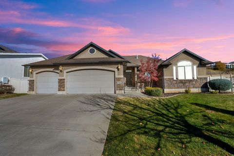 Photo of 5544 S 1425 E, South Ogden, UT 84403 (MLS # 2122490)