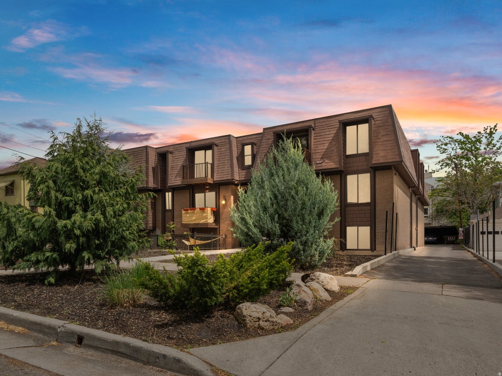Photo of 120 G ST, Salt Lake City, UT 84103 (MLS # 2153730)