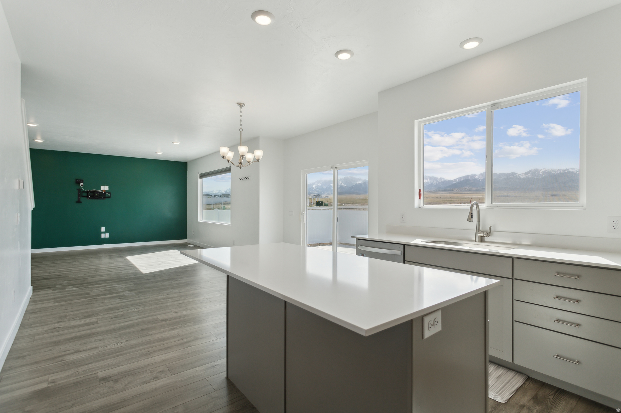 HAWTHORN ESTATES - Residential