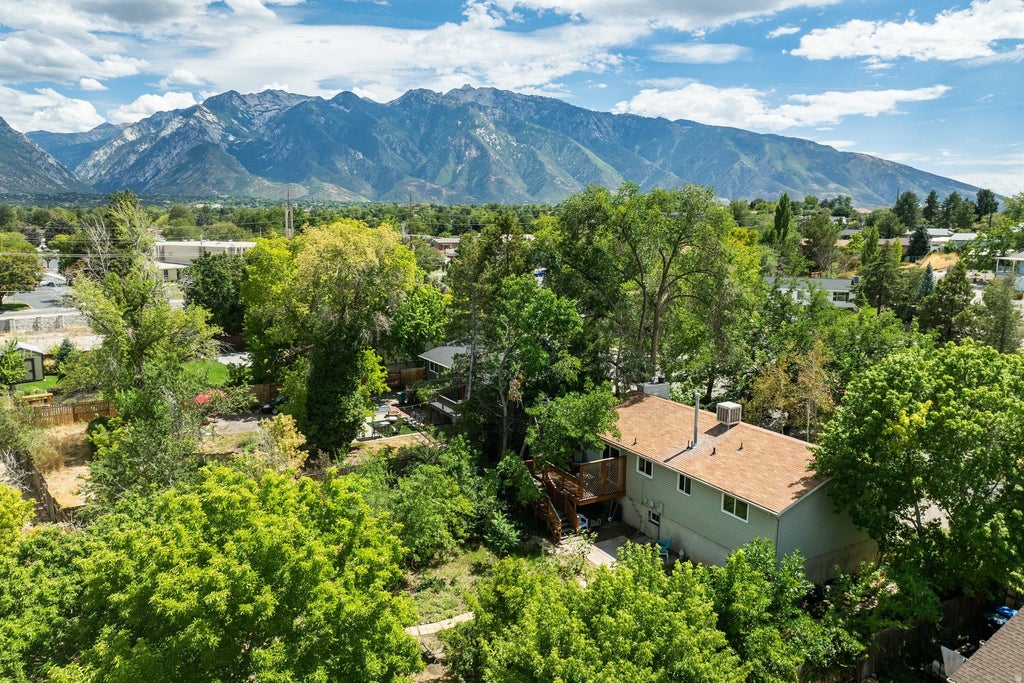 Photo of 1259 E QUAIL CREEK DR, Sandy, UT 84094 (MLS # 2181456)