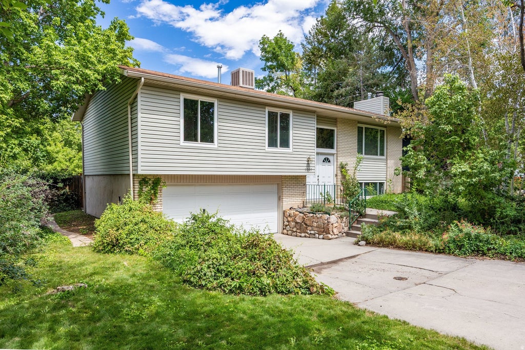 Photo of 1259 E QUAIL CREEK DR, Sandy, UT 84094 (MLS # 2181456)