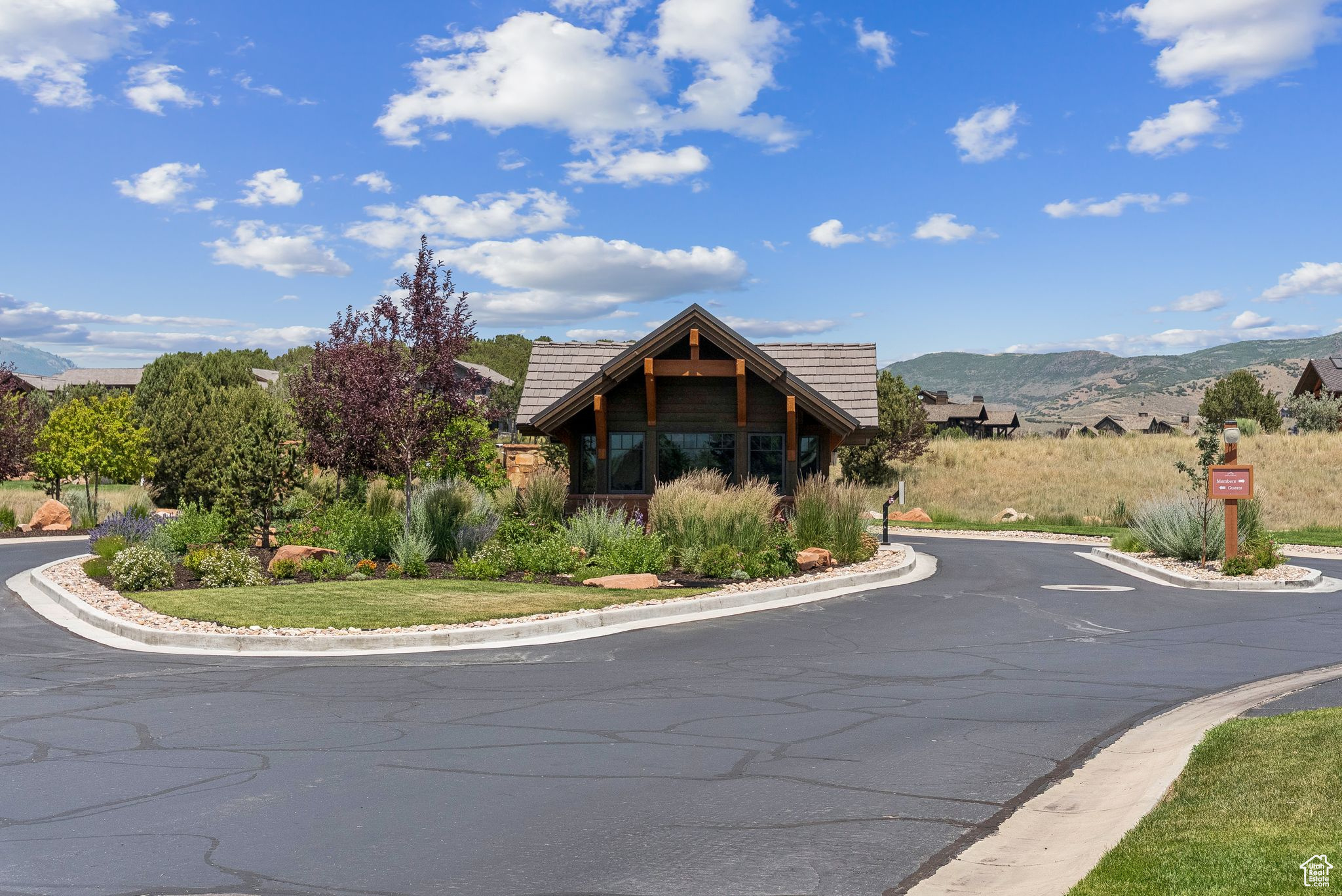 RED LEDGES - Residential