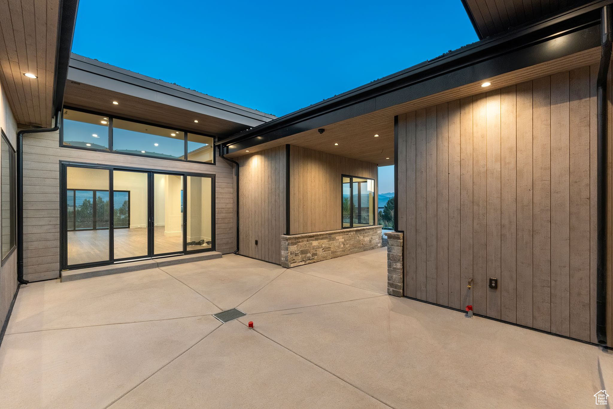 RED LEDGES - Residential