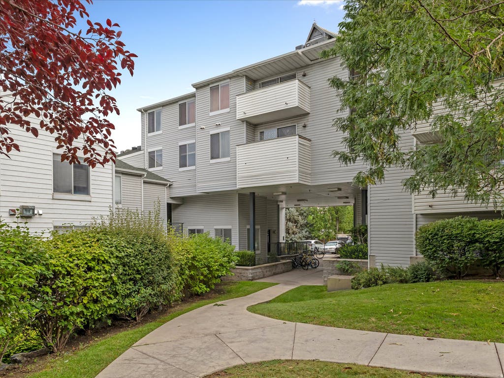 Photo of 531 S 900 E #A17, Salt Lake City, UT 84102 (MLS # 2181073)