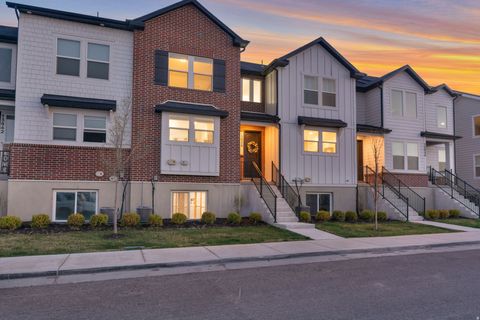 Townhouse For Sale - 13938 S Big Ridge Ln<br/> Herriman, UT 84096
