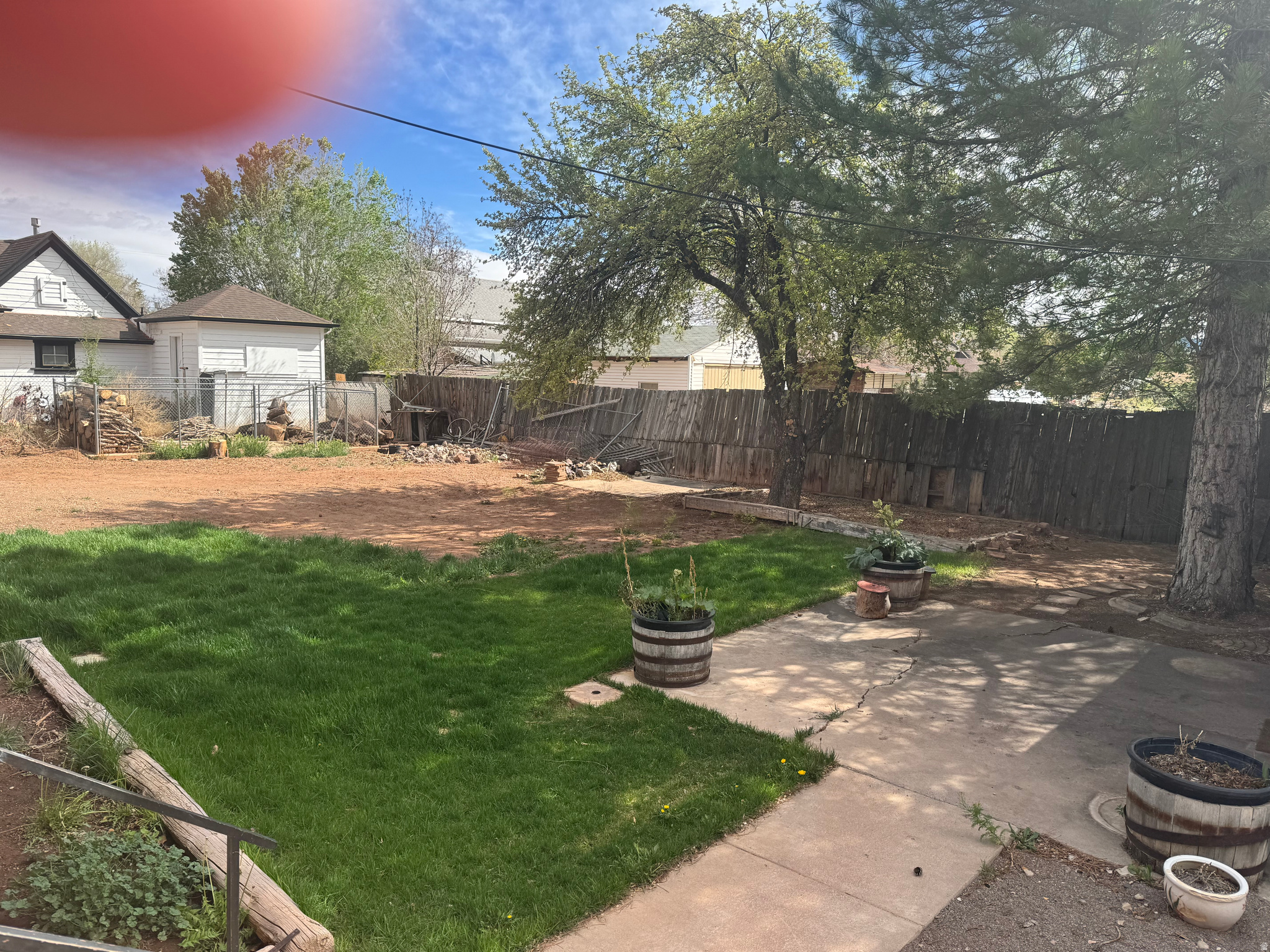 Main image without alt text