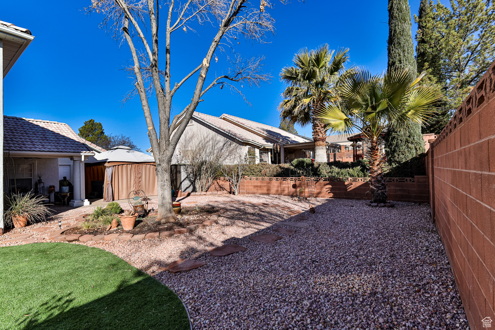 PARADISE WEST 2 - Residential