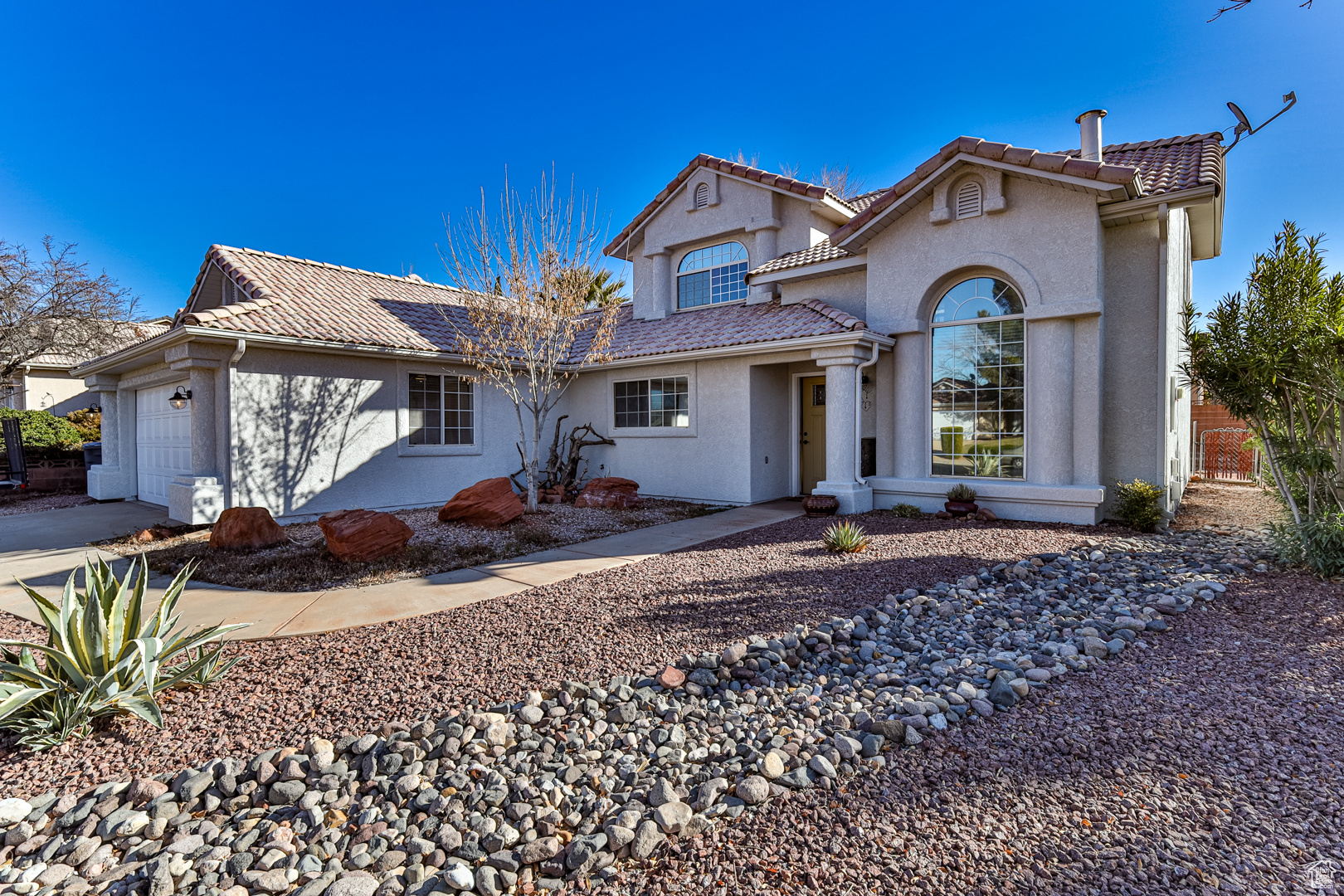PARADISE WEST 2 - Residential
