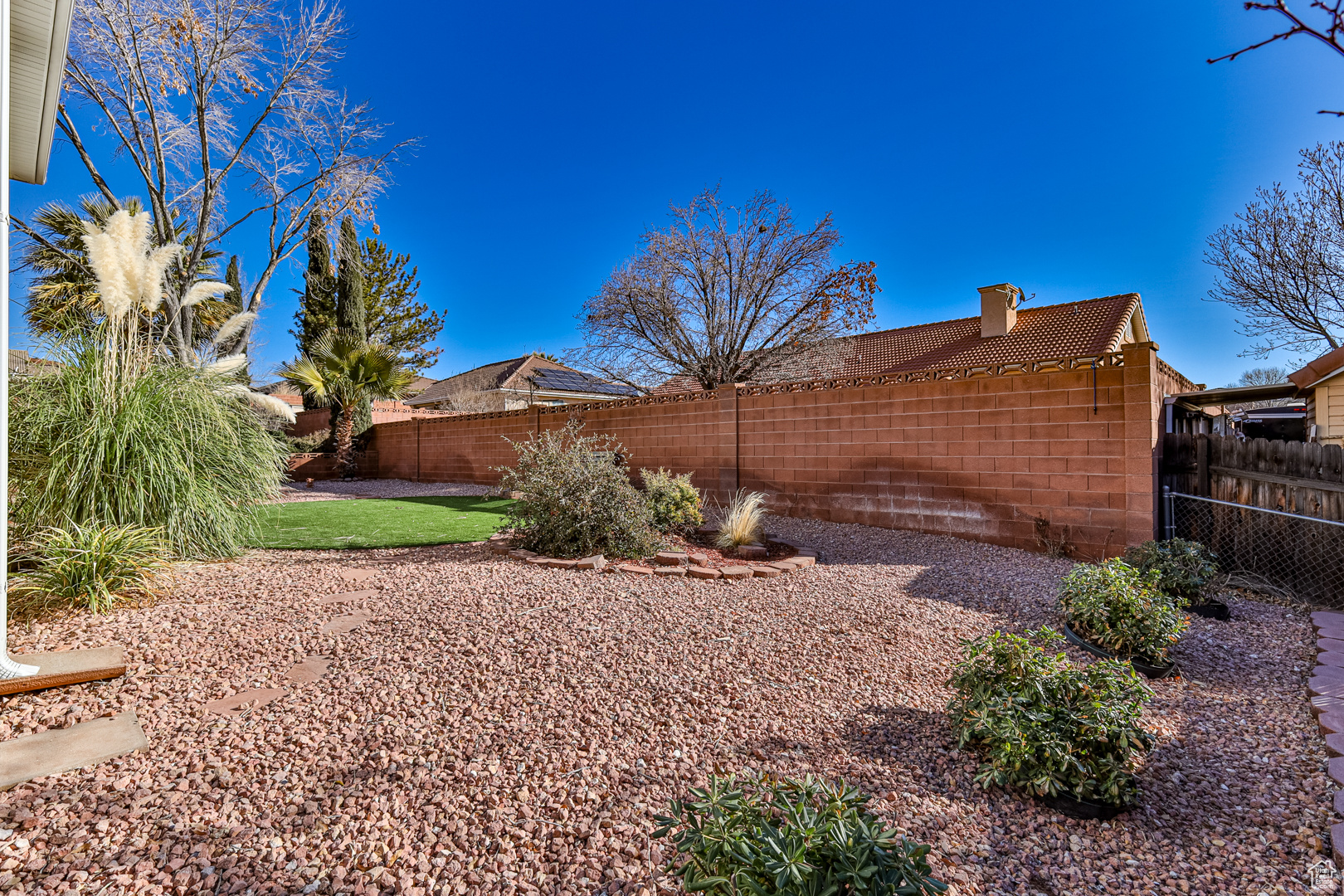 PARADISE WEST 2 - Residential