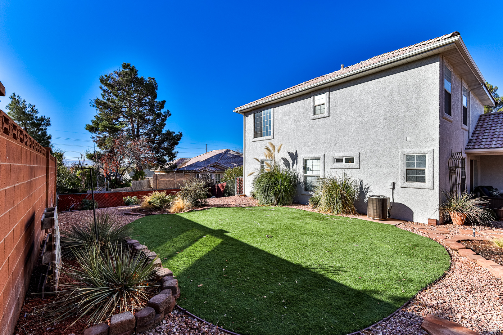 PARADISE WEST 2 - Residential