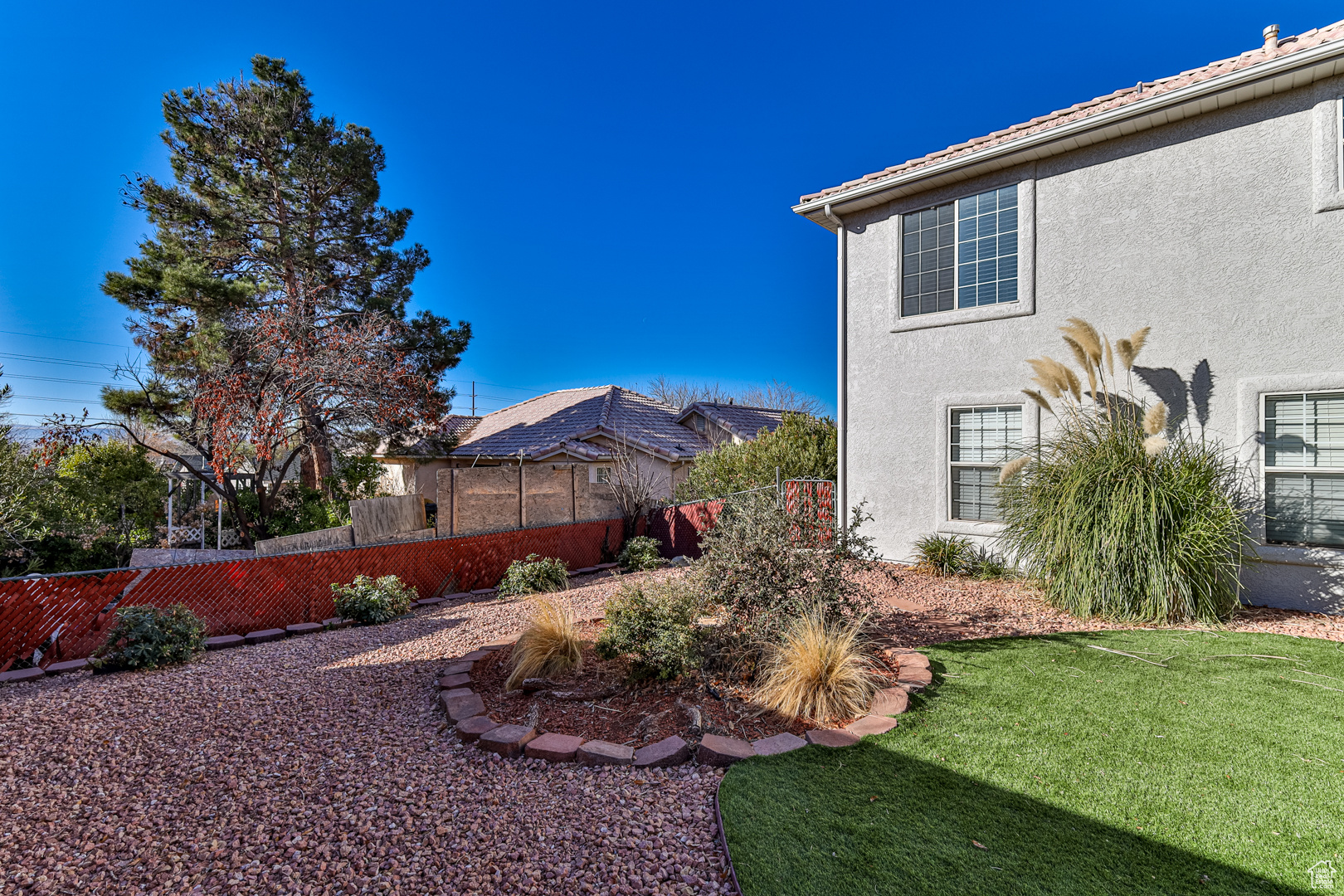 PARADISE WEST 2 - Residential