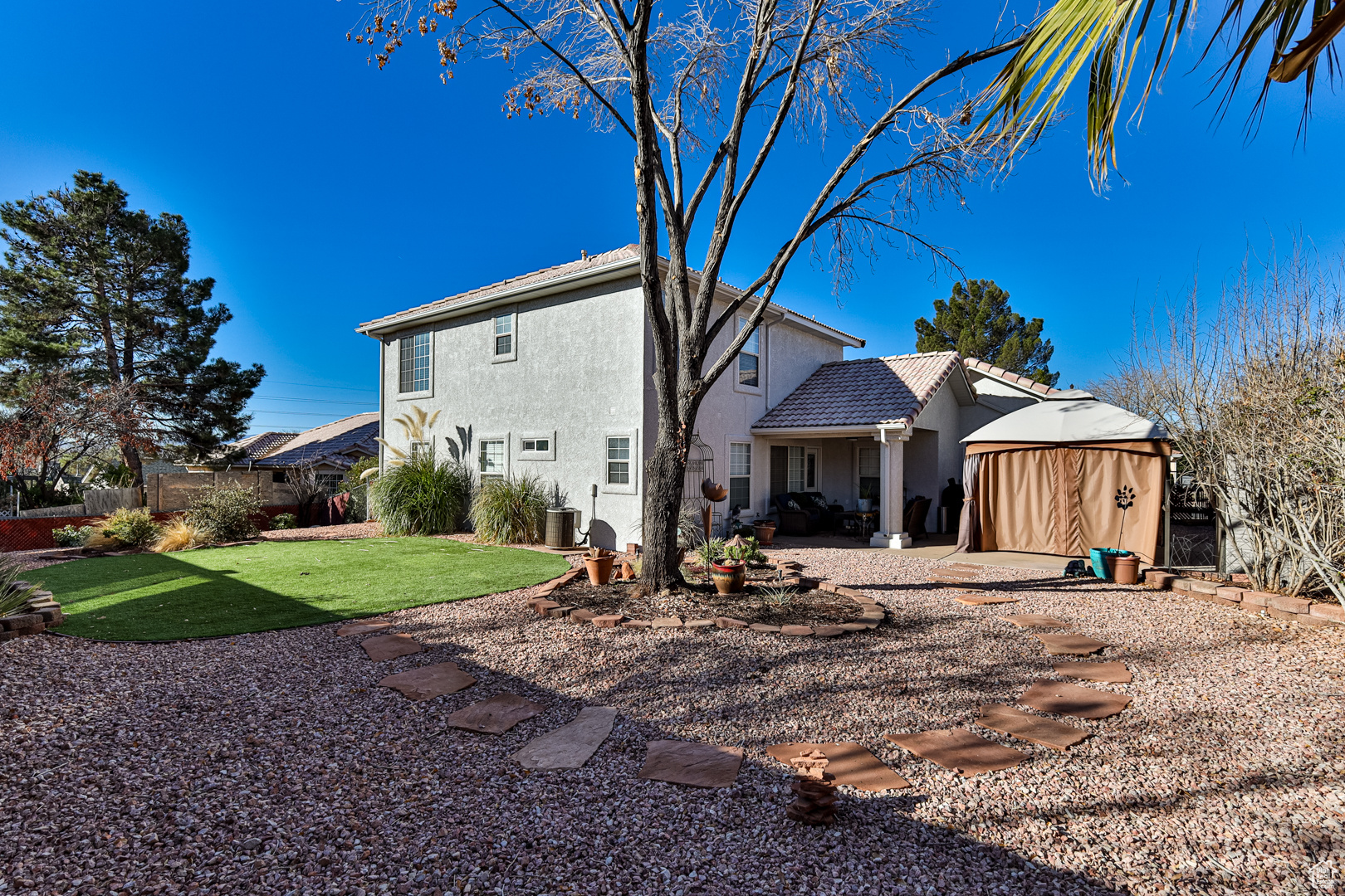 PARADISE WEST 2 - Residential