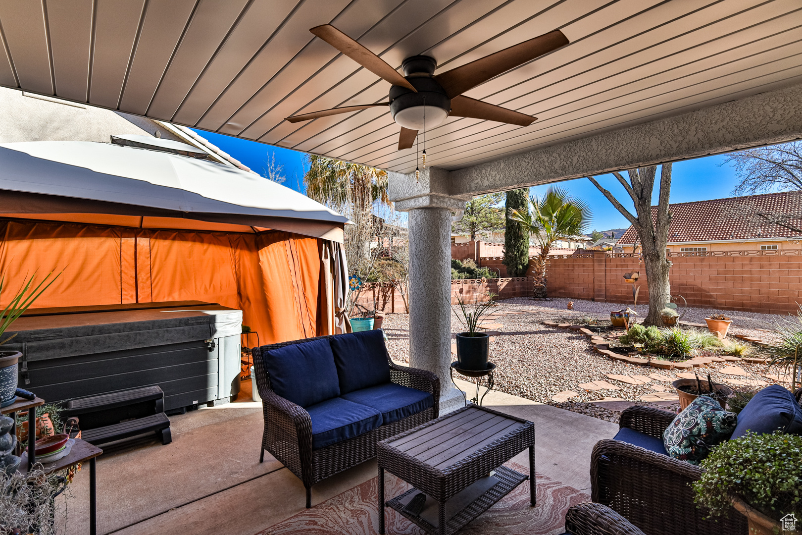 PARADISE WEST 2 - Residential