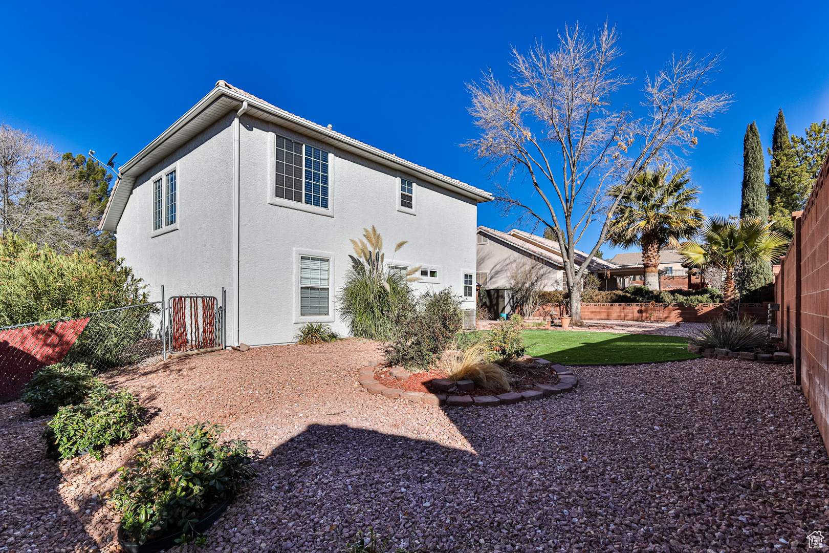 PARADISE WEST 2 - Residential